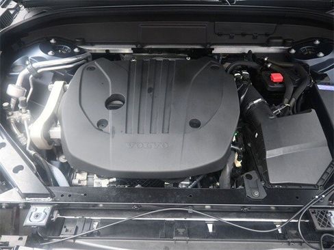 Certified 2022 Volvo XC60 B5 Momentum w/ Climate Package image 32
