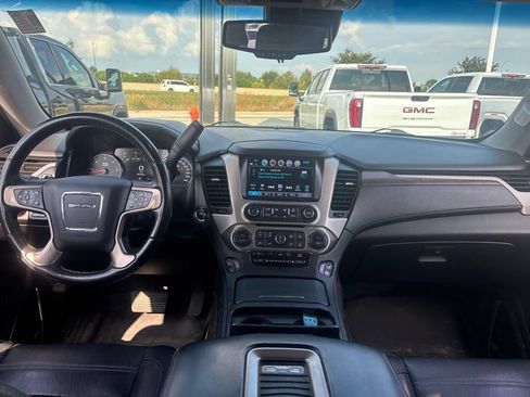 Used 2019 GMC Yukon Denali w/ Denali Ultimate Black Edition AWD/4WD image 9