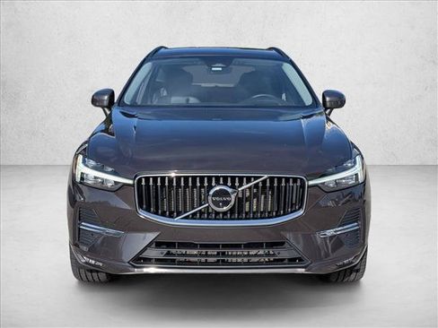 Used 2022 Volvo XC60 B5 Momentum w/ Advanced Package FWD image 2