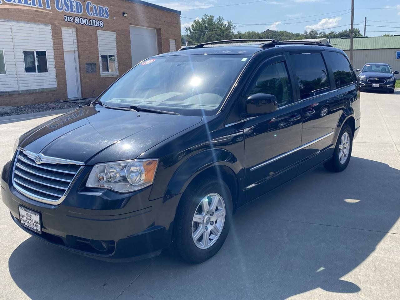Used 2010 Chrysler Town & Country Touring w/ Family Value Group FWD image 2