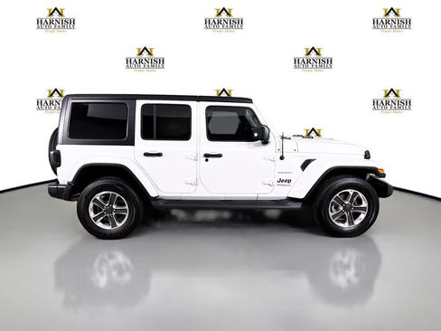 Used 2022 Jeep Wrangler Unlimited Sahara AWD/4WD image 8