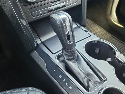 Used 2017 Ford Explorer XLT image 11