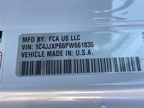 Used 2023 Jeep Wrangler Unlimited Sahara image 35