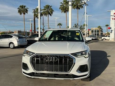 Used 2019 Audi Q3 2.0T Premium Plus image 2
