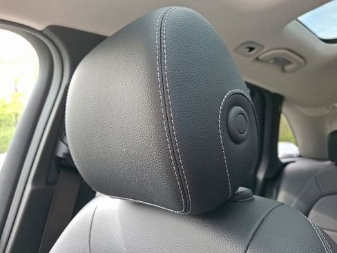 Used 2021 Mercedes-Benz GLC 300 4MATIC image 17