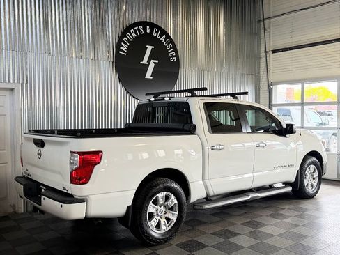 Used 2019 Nissan Titan SV w/ SV Convenience Package image 4