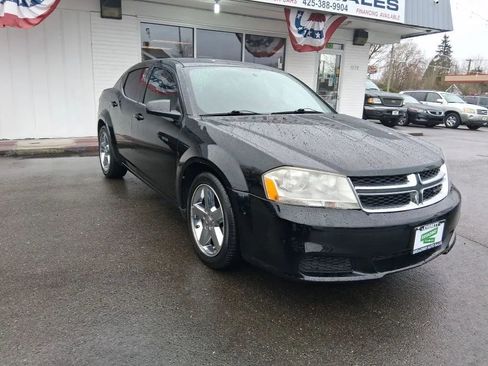 Used 2013 Dodge Avenger SE image 1