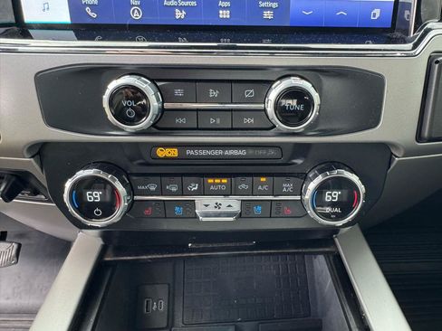 Used 2022 Ford F350 Lariat w/ Lariat Ultimate Package AWD/4WD image 13