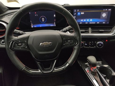 Used 2024 Chevrolet Trax RS w/ Sunroof Package FWD image 22