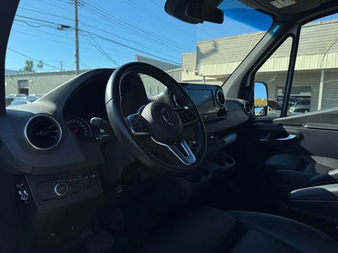 Used 2022 Mercedes-Benz Sprinter 2500 image 14