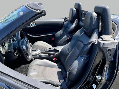 Used 2018 Nissan 370Z Touring Sport RWD image 7