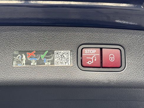 Used 2023 Mercedes-Benz GLC 300 GLC 300 image 35