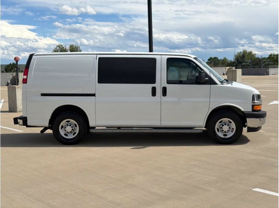 Used 2018 Chevrolet Express 2500 w/ Driver Convenience Package RWD image 9