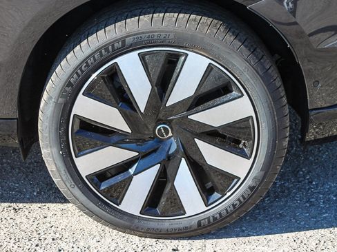 New 2025 Volvo EX90 Ultra w/ Protection Package Premier image 11