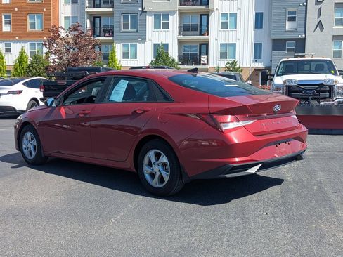 Used 2023 Hyundai Elantra SE FWD image 4