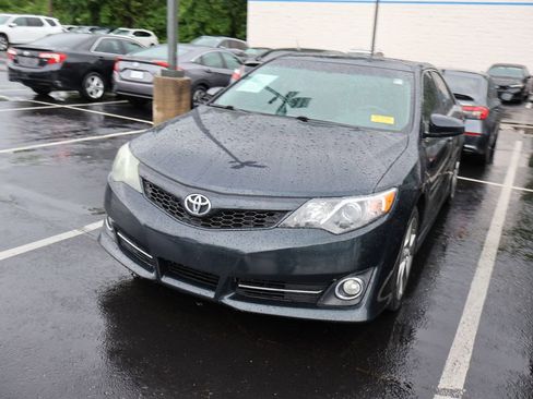 Used 2014 Toyota Camry SE FWD image 3