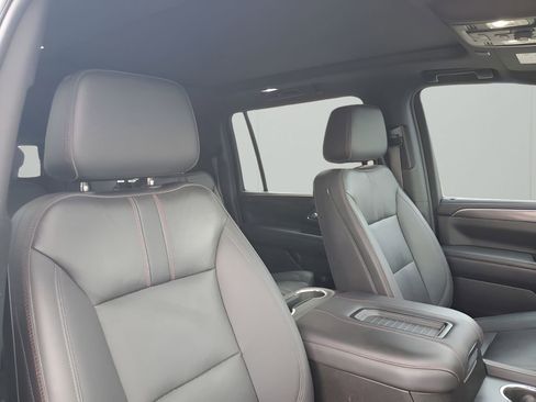 Used 2022 Chevrolet Suburban RST w/ Sport Performance Package image 15