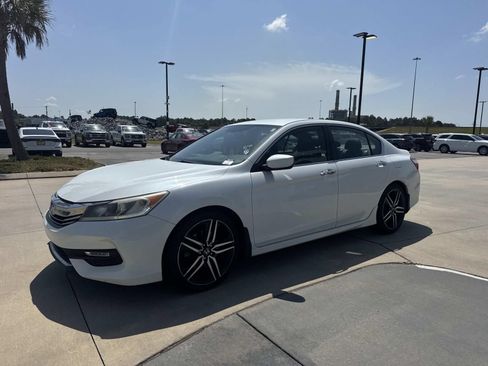 Used 2017 Honda Accord Sport Special Edition image 3