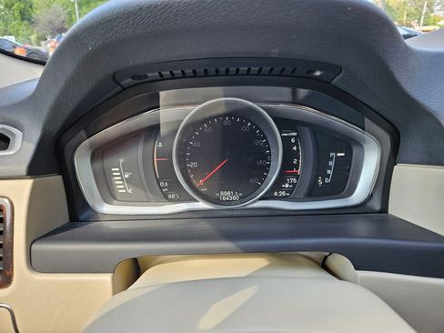 Used 2016 Volvo XC70 T5 Premier w/ Proximity Package AWD/4WD image 12