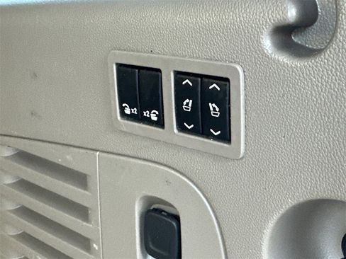 Used 2020 Chevrolet Suburban Premier image 11