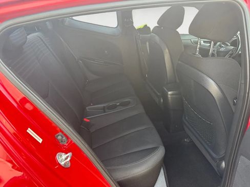 Used 2015 Hyundai Veloster Turbo FWD image 2