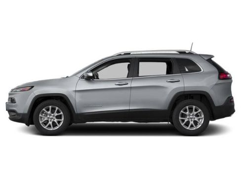 Used 2015 Jeep Cherokee Latitude w/ Cold Weather Group FWD image 3