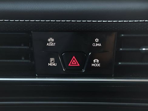 Used 2025 Volkswagen Atlas SE image 26