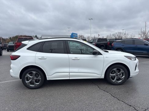 Used 2023 Ford Escape ST-Line image 5