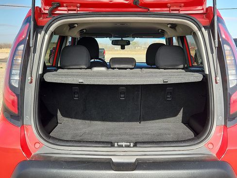 Used 2016 Kia Soul + image 7