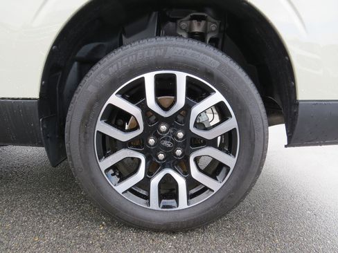 Used 2024 Ford Maverick Lariat image 12