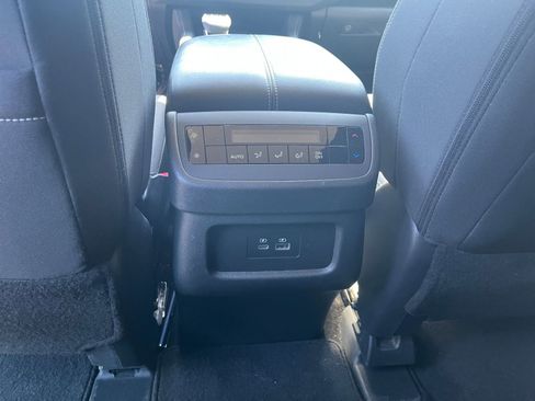 Used 2025 Nissan Pathfinder SV FWD image 24