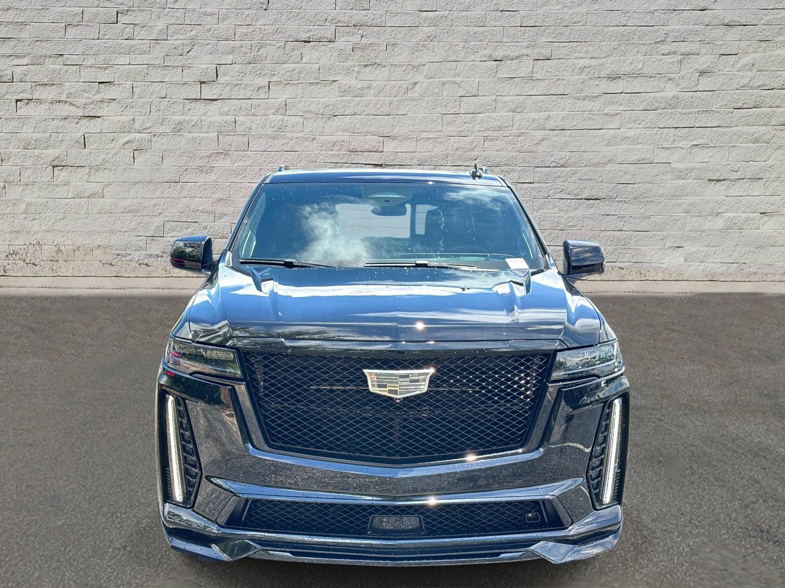 Certified 2023 Cadillac Escalade V w/ LPO, ONYX Package AWD/4WD image 7