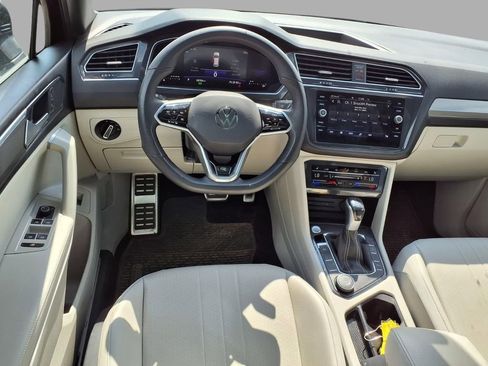 Used 2024 Volkswagen Tiguan SE R-Line image 15