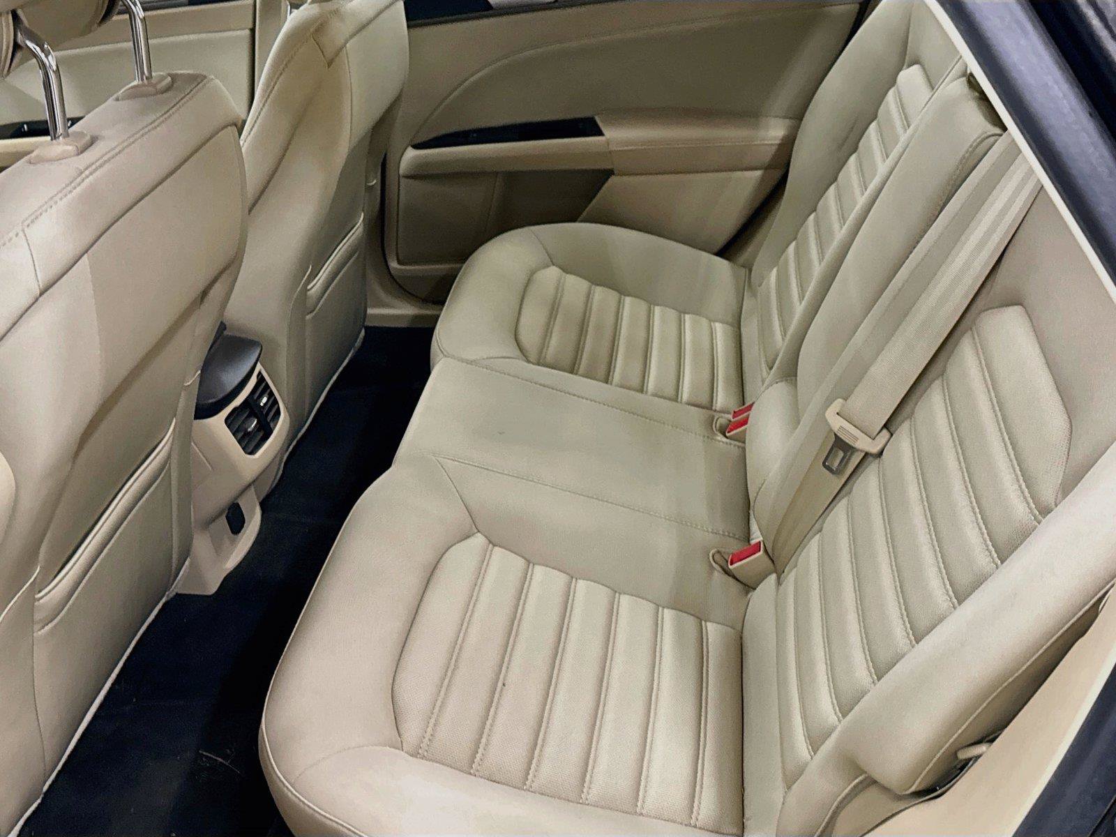 Used 2014 Ford Fusion SE FWD image 5