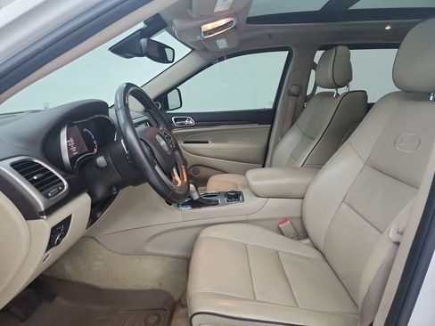 Used 2017 Jeep Grand Cherokee Overland w/ Jeep Active Safety Group AWD/4WD image 19