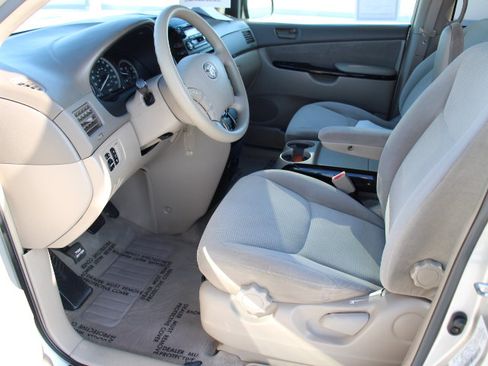 Used 2004 Toyota Sienna LE image 11