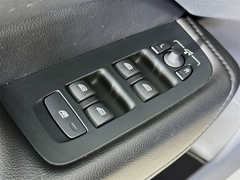 Certified 2023 Volvo XC60 T8 Core w/ Climate Package image 18