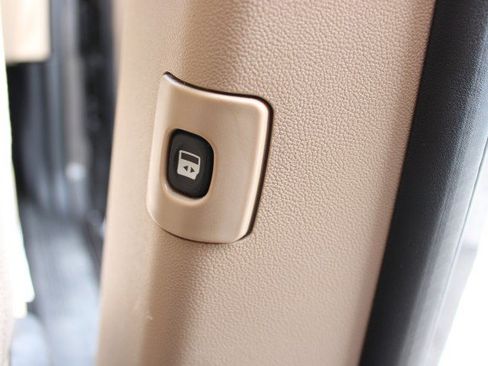 Used 2015 Dodge Grand Caravan SXT FWD image 16