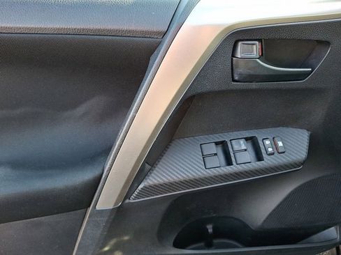 Used 2013 Toyota RAV4 XLE image 17