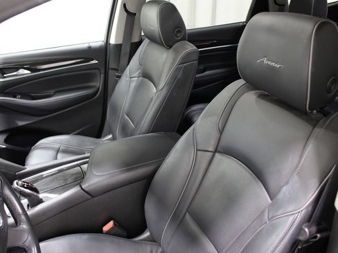 Used 2019 Buick Enclave Avenir w/ Avenir Technology Package FWD image 4