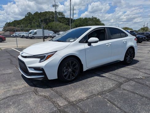 Used 2025 Toyota Corolla SE FWD image 9