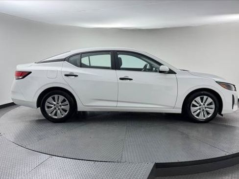 Used 2025 Nissan Sentra S FWD image 9