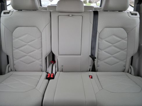 Certified 2025 Volkswagen Atlas SE image 12