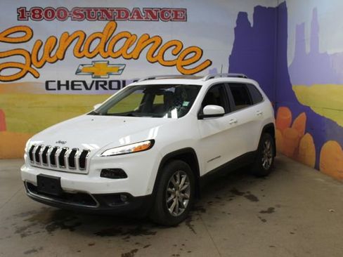 Used 2018 Jeep Cherokee Limited w/ Luxury Group AWD/4WD image 2