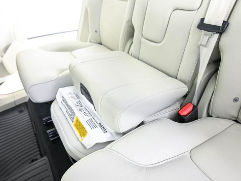 Certified 2024 Volvo XC90 B6 Plus w/ Protection Package Premier AWD/4WD image 17