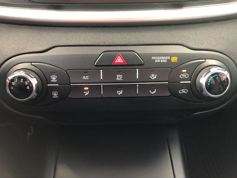 Used 2018 Kia Sorento L FWD image 29
