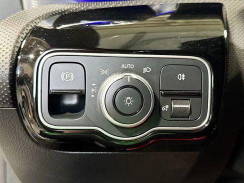 Used 2022 Mercedes-Benz CLA 250 4MATIC image 16