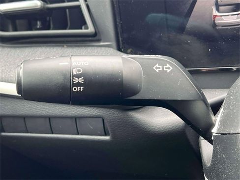 Used 2025 Nissan Kicks SV w/ Illumination Package image 23