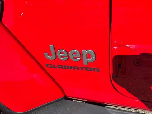 Used 2021 Jeep Gladiator Overland w/ Popular Equipment Package image 12