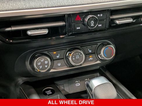 Used 2025 Nissan Kicks SV w/ SV Premium Package AWD/4WD image 22